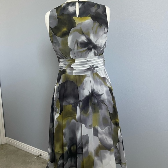 Ann Taylor Dresses & Skirts - Ann Taylor chiffon dress